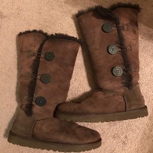 Ugg Bailey Button Triplet size 9